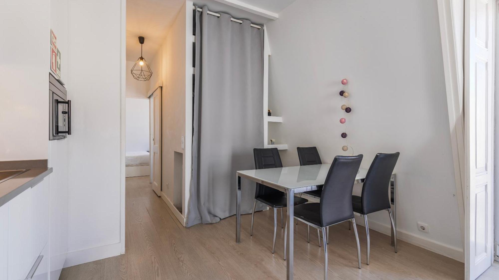 Classic Topfloor Apartment By Lovelystay リスボン エクステリア 写真