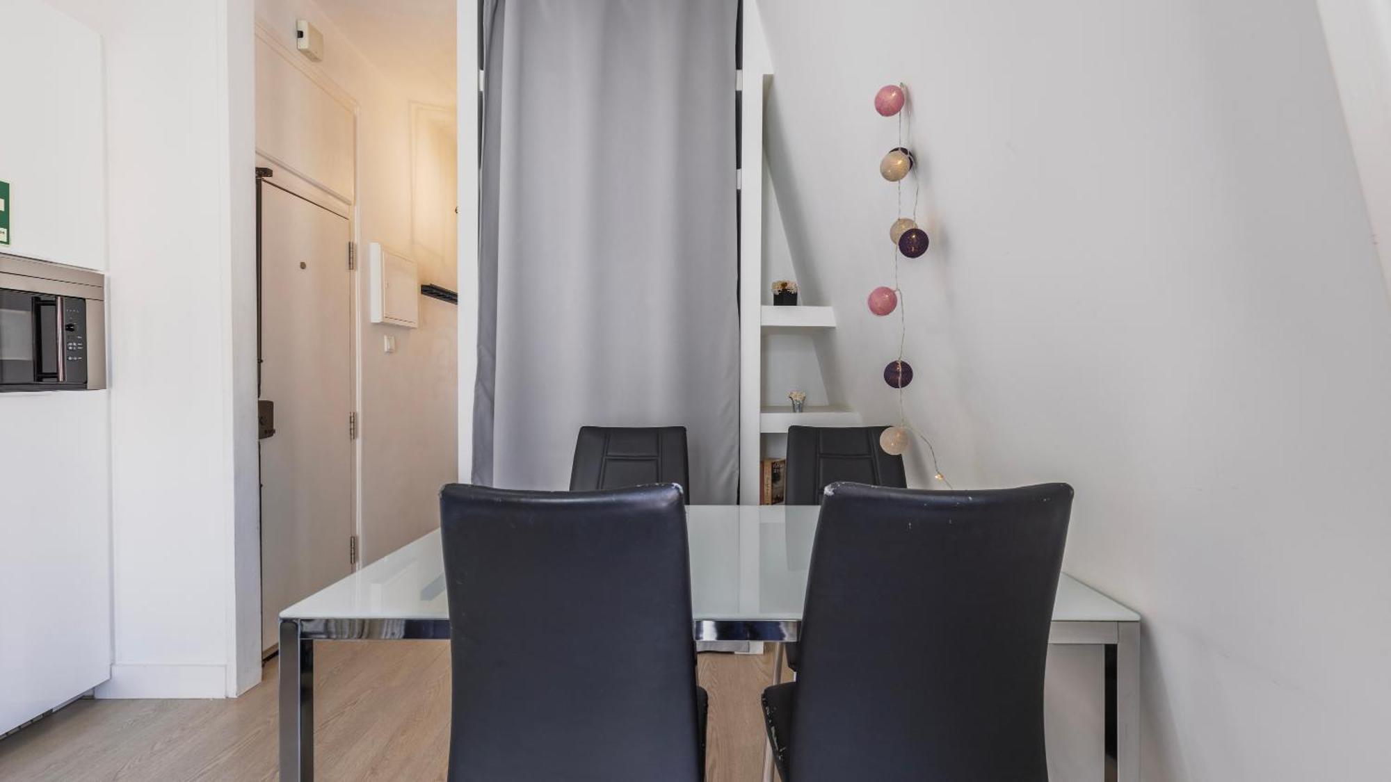 Classic Topfloor Apartment By Lovelystay リスボン エクステリア 写真