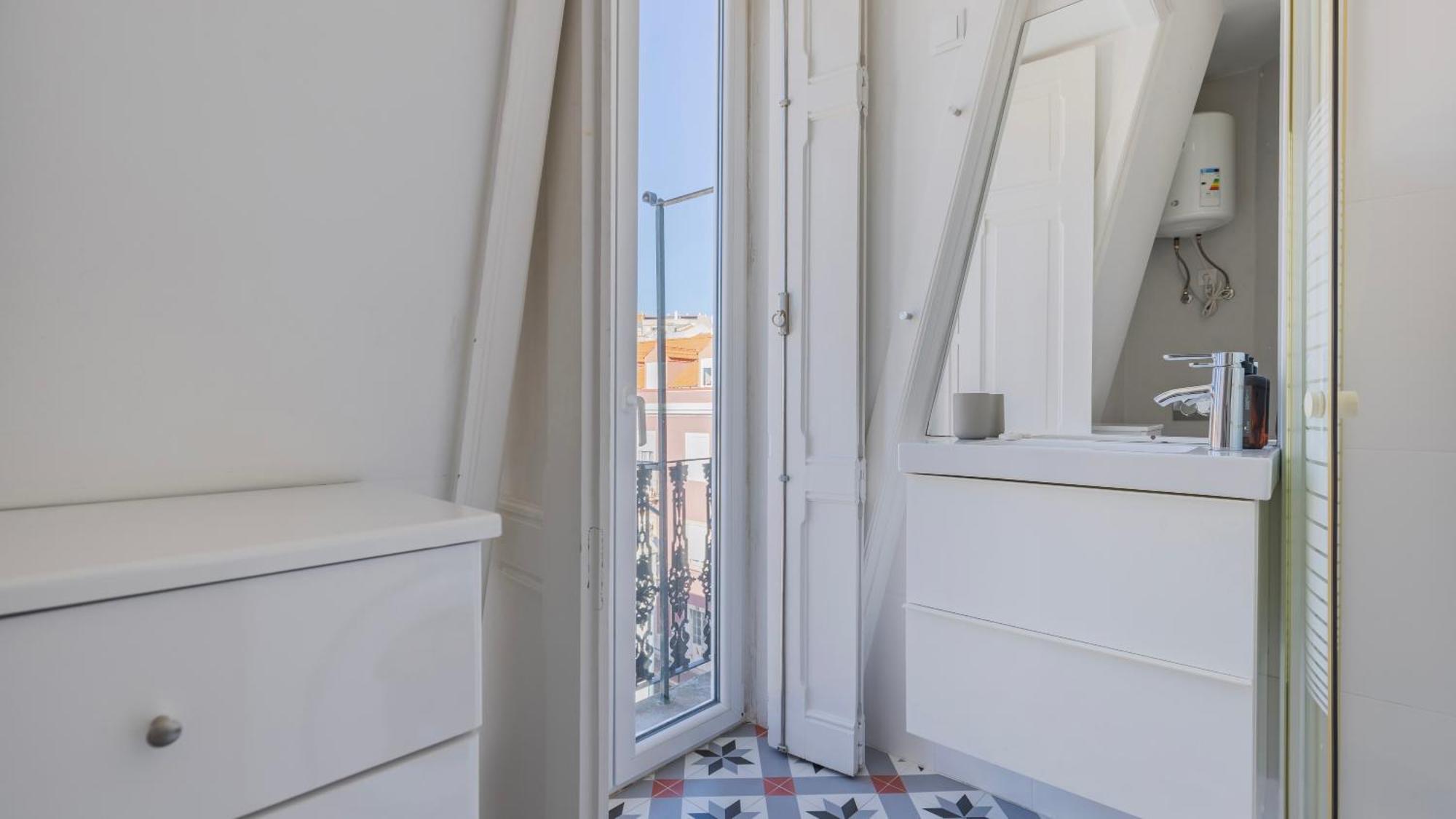 Classic Topfloor Apartment By Lovelystay リスボン エクステリア 写真